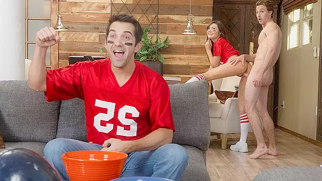 That babe copulates the pizza delivery dude during the time that her daddy watches the football game!